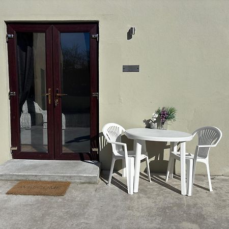 Private Detached Small Bedroom And Bathroom Only- This Is Not An Apartment Butlersbridge Экстерьер фото