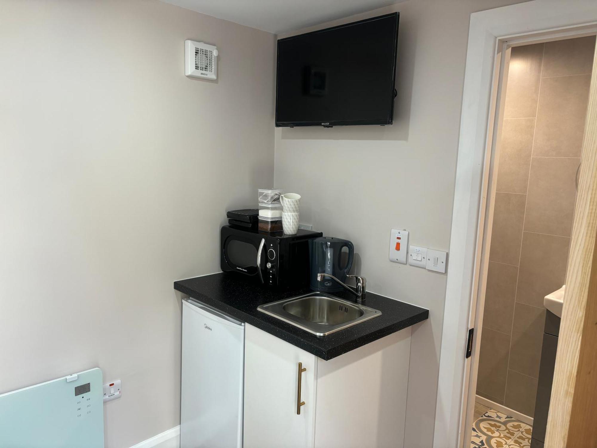Private Detached Small Bedroom And Bathroom Only- This Is Not An Apartment Butlersbridge Экстерьер фото
