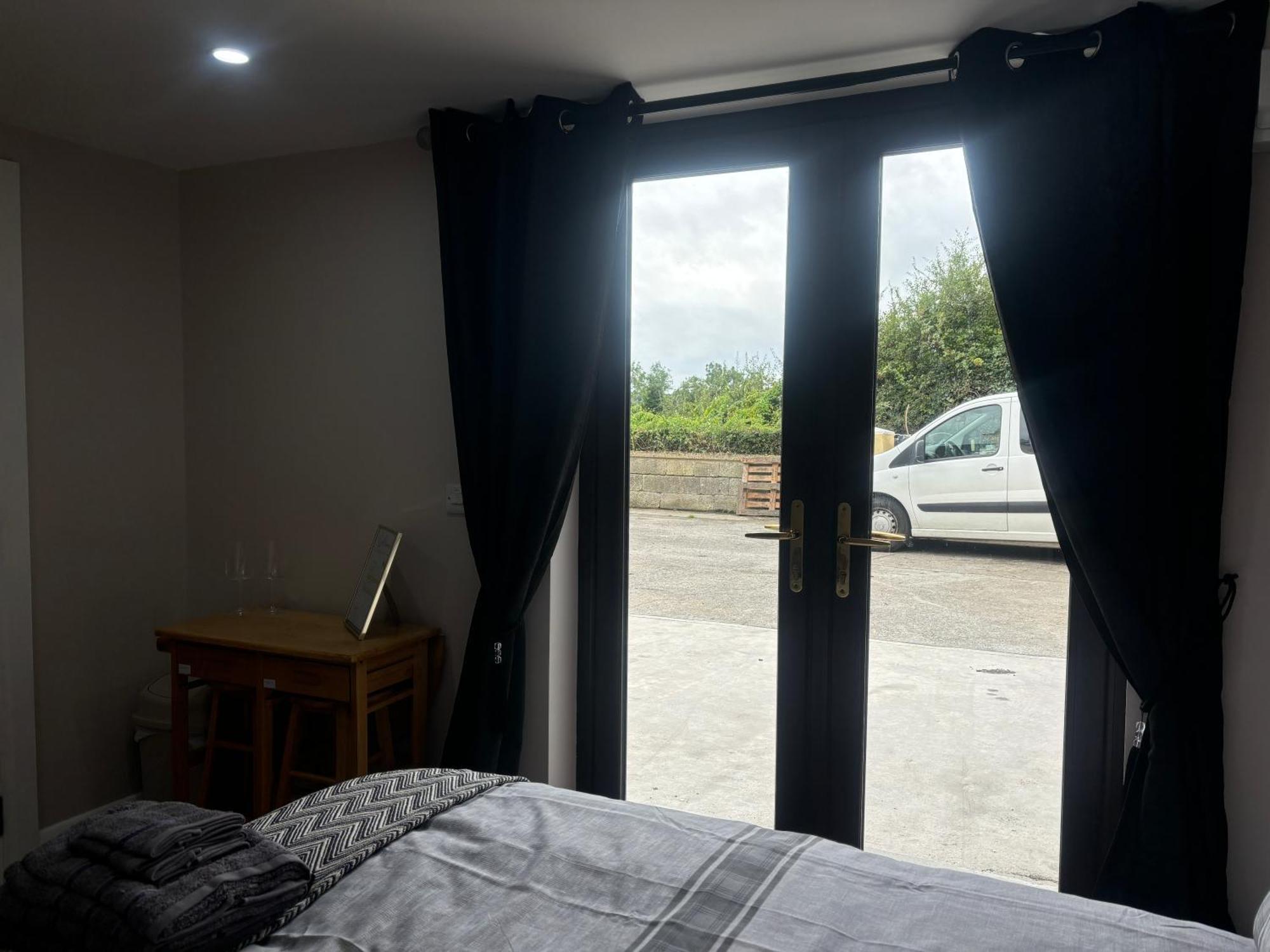 Private Detached Small Bedroom And Bathroom Only- This Is Not An Apartment Butlersbridge Экстерьер фото