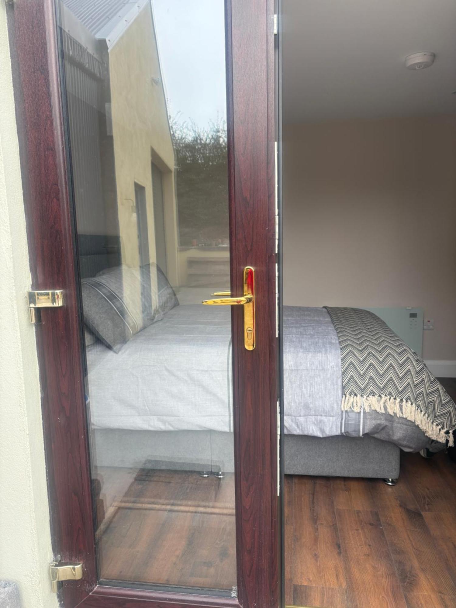 Private Detached Small Bedroom And Bathroom Only- This Is Not An Apartment Butlersbridge Экстерьер фото