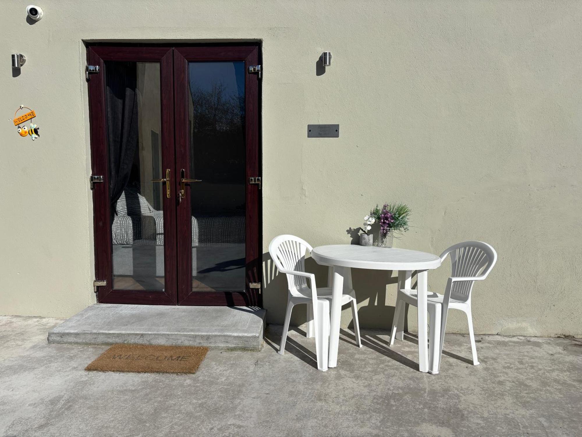 Private Detached Small Bedroom And Bathroom Only- This Is Not An Apartment Butlersbridge Экстерьер фото